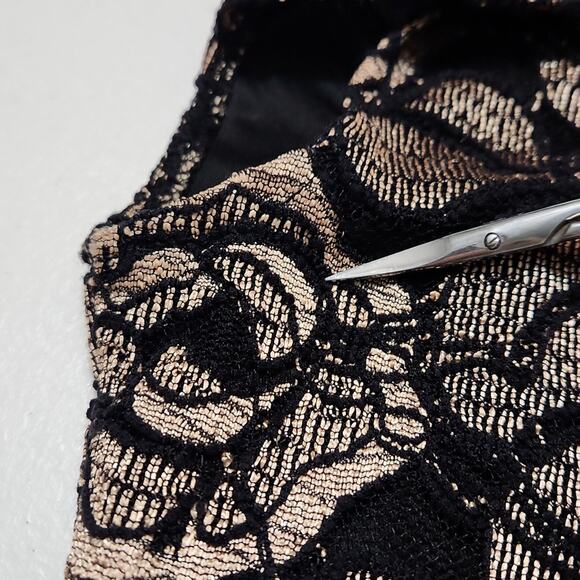 Vintage A'Gaci Womens Black & Cream Top Size SM Deep V-Neck Floral Whimsigoth - Picture 10 of 10